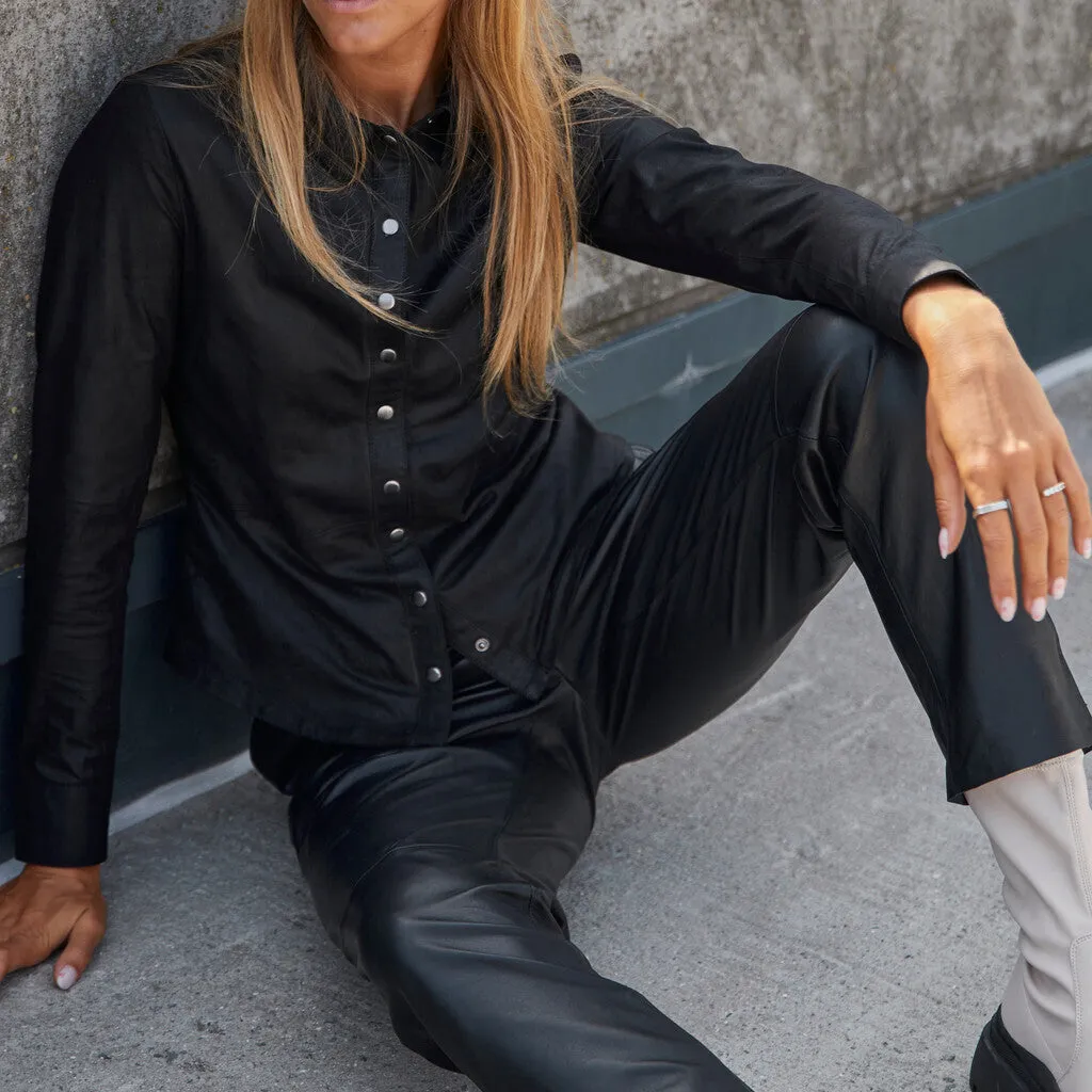 Basic Sharon shirt in soft leather quality / 50112 - Black (Nero)