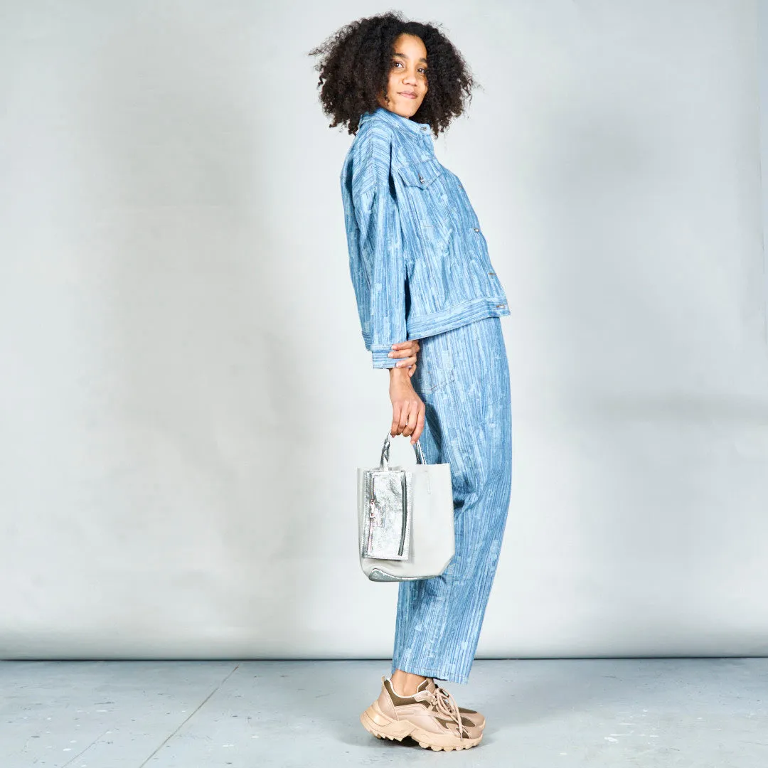 Chic versatile tote bag with matching pouch wholesale