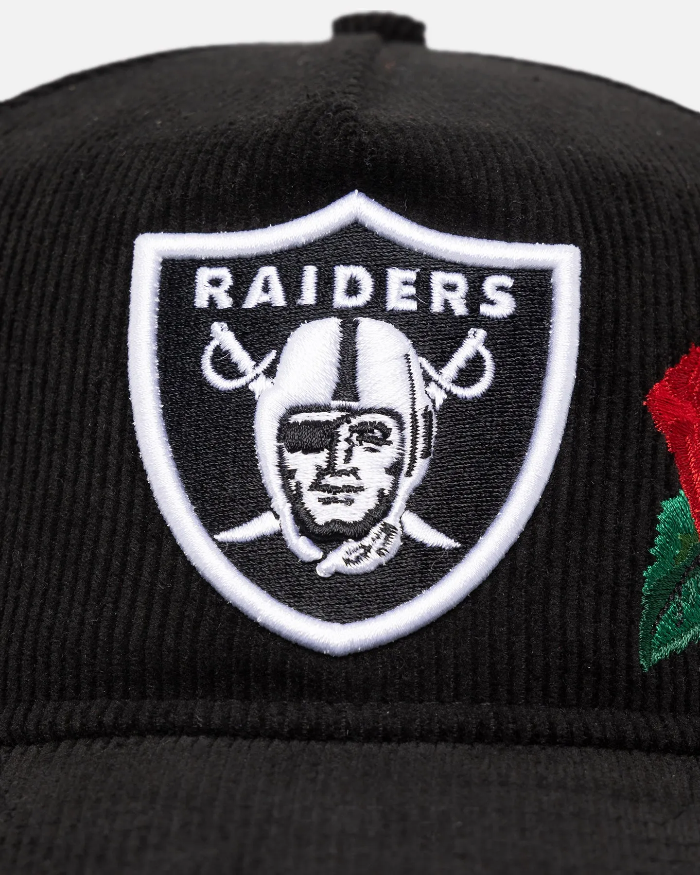 New Era Las Vegas Raiders 'Corduroy Roses' Golfer Pre-Curved Snapback Black Corduroy/White